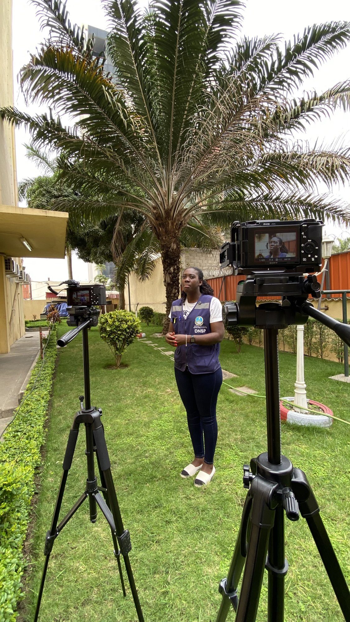 Set de entrevista montado em Angola