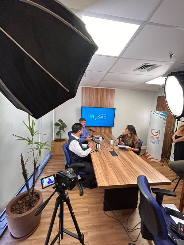 Set do ICL Cast com softbox e câmera